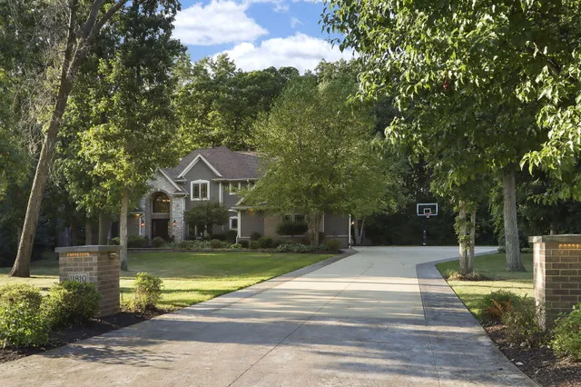 $1,150,000 | 11810 25th Court, Pleasant Prairie, WI 53158