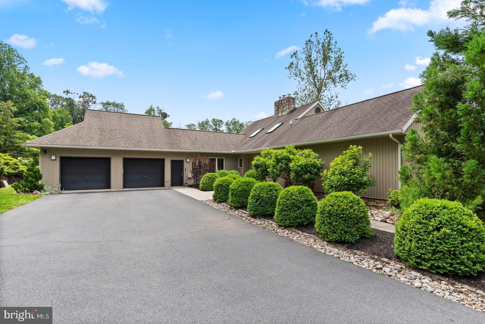 423 Old Stage Road Lewisberry, PA 17339 - Photo 3 of 56