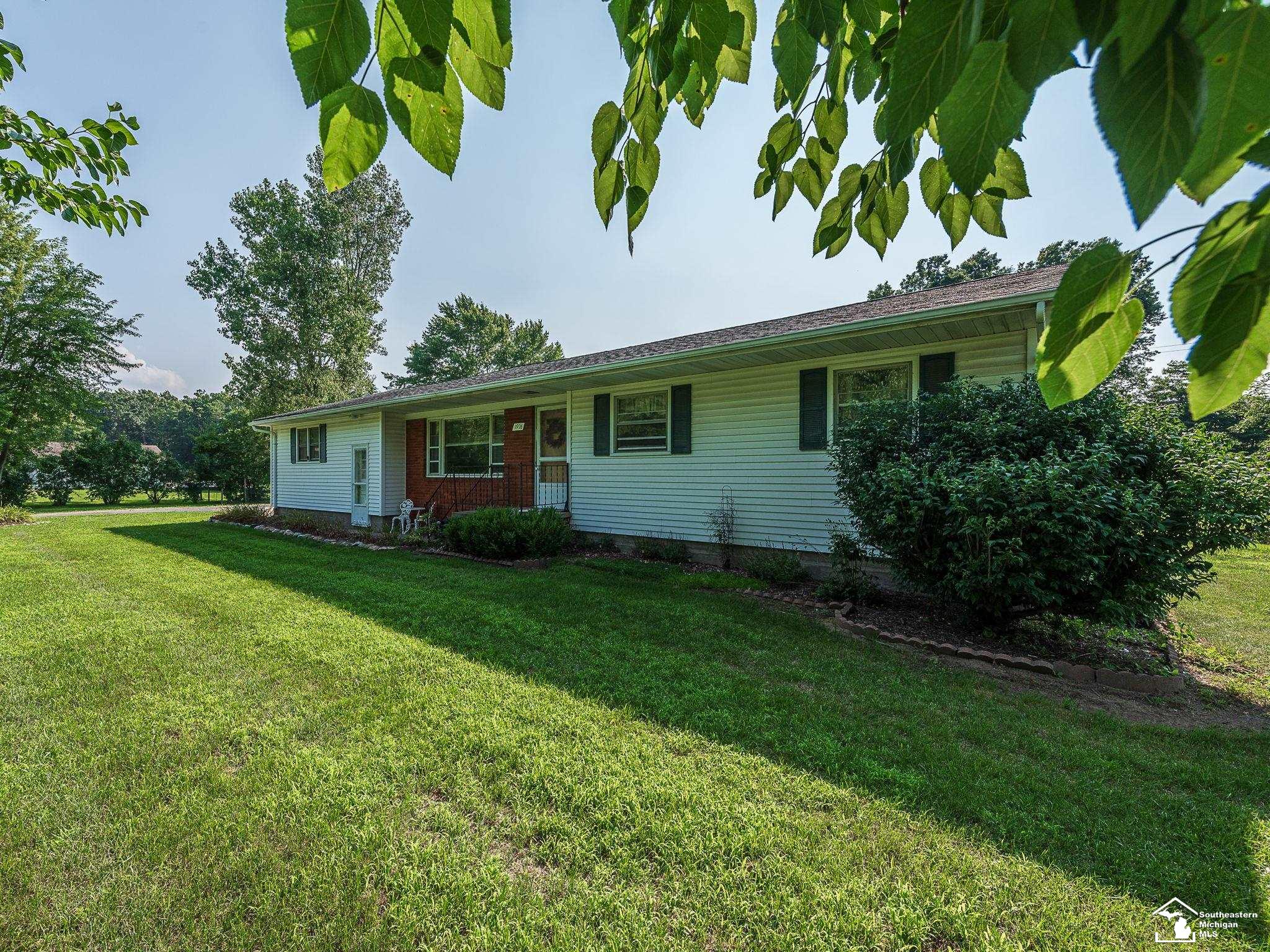 1976 Wells Road Dundee, MI 48131 - Photo 2 of 29 Gallery Image 2