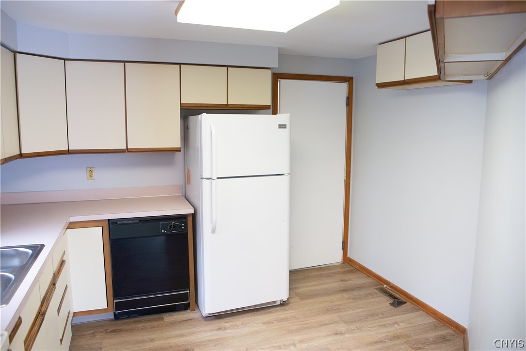 199 Lookout Circle Camillus, NY 13209 - Photo 12 of 37