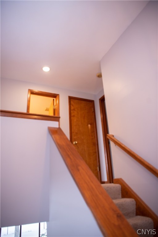 199 Lookout Circle Camillus, NY 13209 - Photo 15 of 37