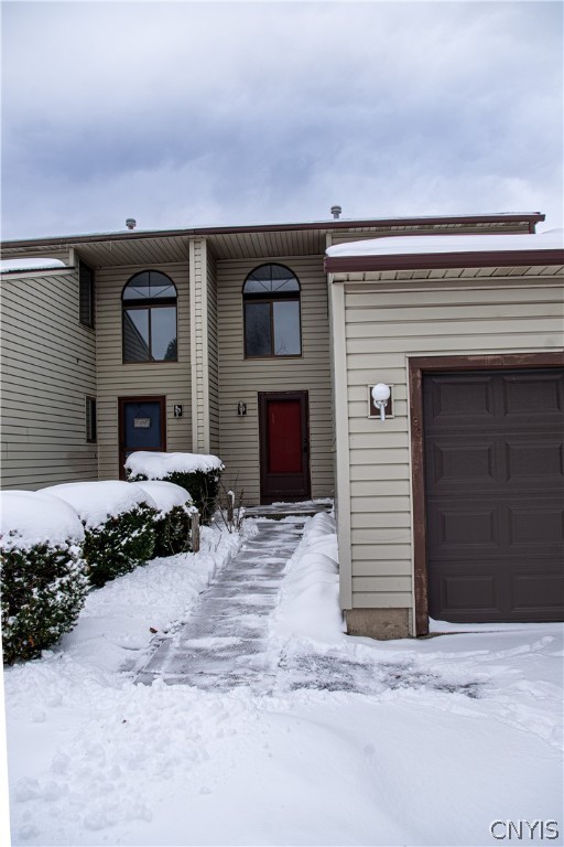 199 Lookout Circle Camillus, NY 13209 - Photo 2 of 37