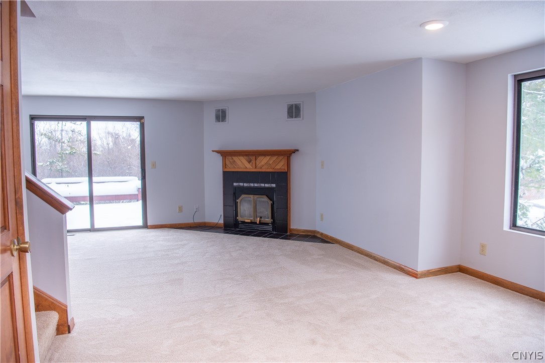 199 Lookout Circle Camillus, NY 13209 - Photo 4 of 37