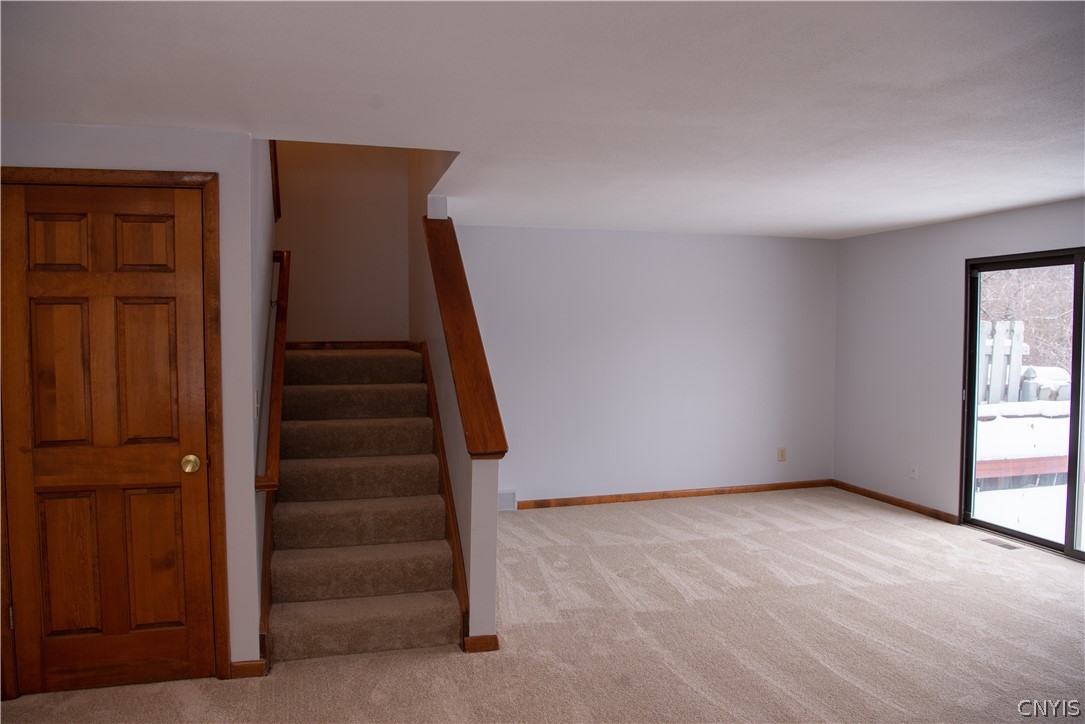 199 Lookout Circle Camillus, NY 13209 - Photo 6 of 37