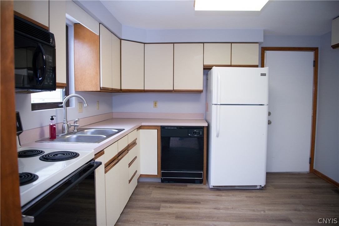 199 Lookout Circle Camillus, NY 13209 - Photo 9 of 37