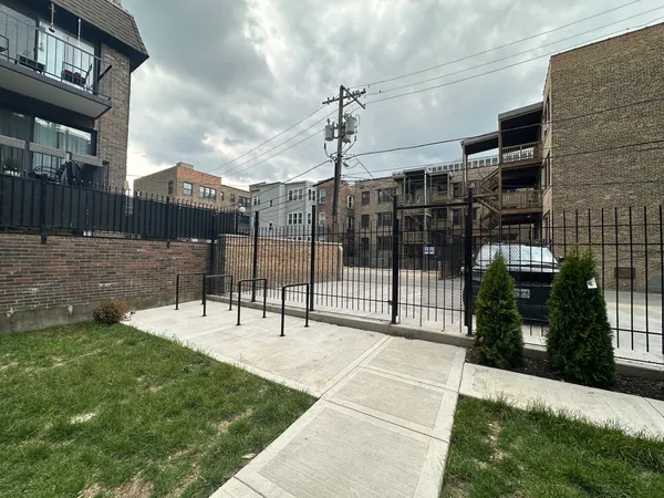 $3,000 | 4338 North Clarendon Avenue, Unit GN, Chicago, IL 60613