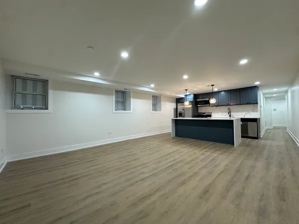 $3,000 | 4338 North Clarendon Avenue, Unit GN, Chicago, IL 60613