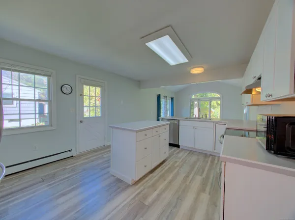 $2,500 | 24 Larchmont Terrace, Groton, CT 06355