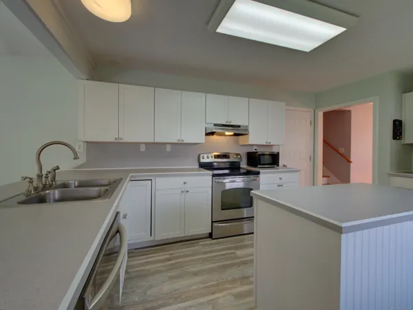 $2,500 | 24 Larchmont Terrace, Groton, CT 06355