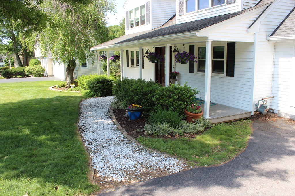 11 Bunker Hill Road Shrewsbury, MA 01545 - Photo 2 of 23 Gallery Image 2