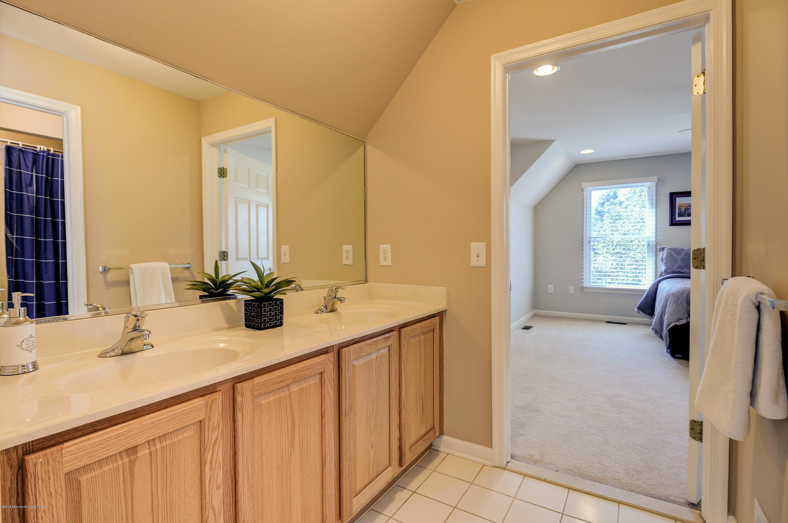 47 Gallant Fox Road Tinton Falls, NJ 07724 - Photo 18 of 34 Jack & Jill Bath
