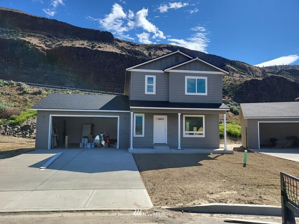 257 George Loop, Unit 69 East Wenatchee, WA 98802 - Photo 1 of 1 a view of a house with a yard