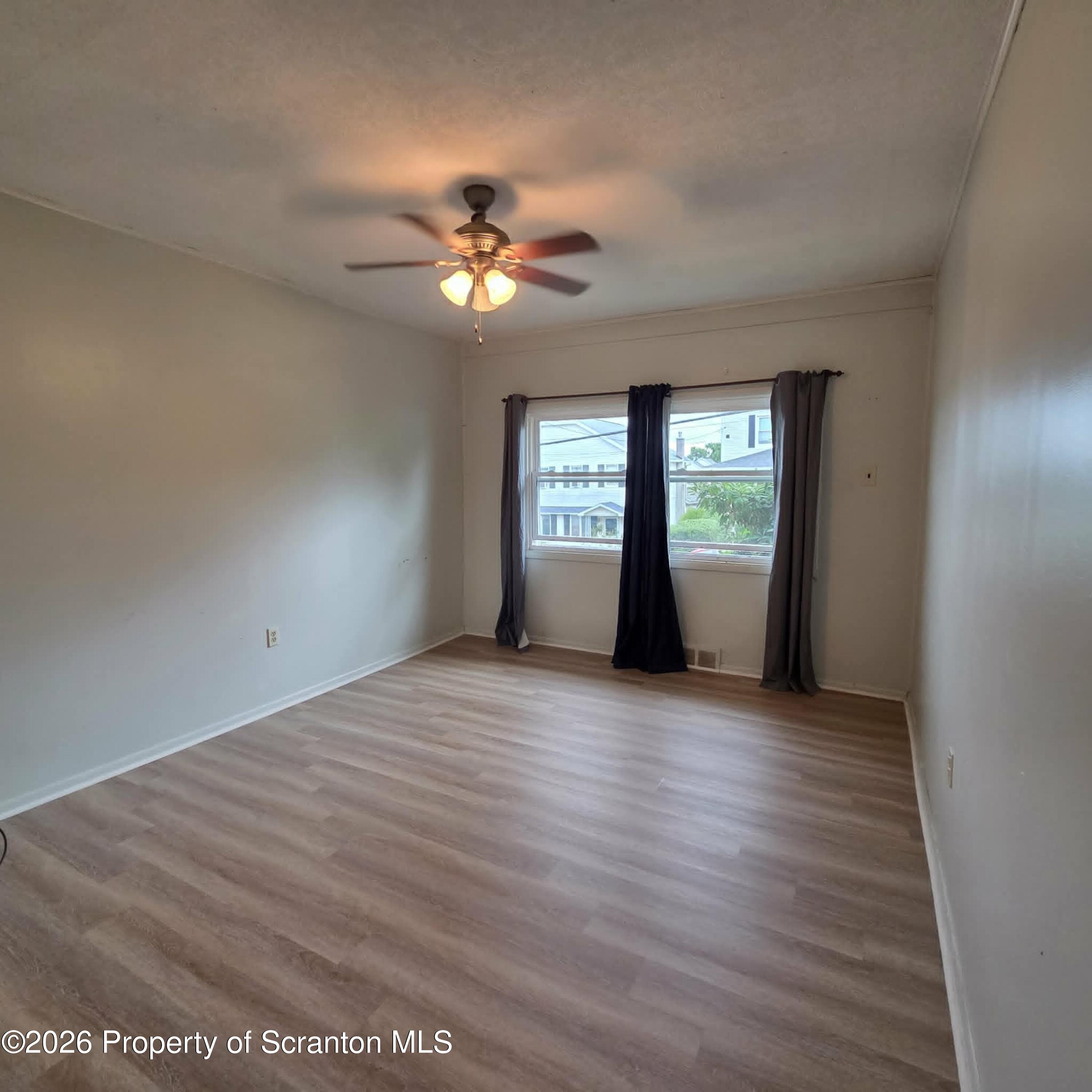 140 East Grove Street Taylor, PA 18517 - Photo 4 of 16 Living Room