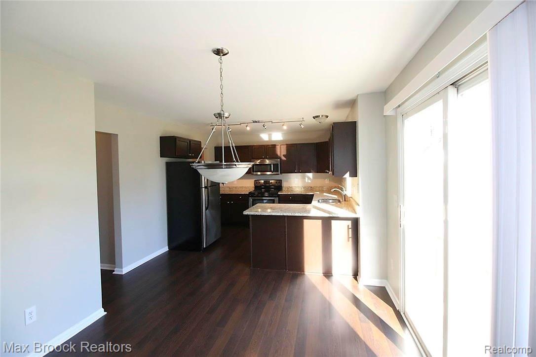 3273 Bathurst Avenue Rochester, MI 48309 - Photo 14 of 32 3272 Bathurst 112015-0236.jpg