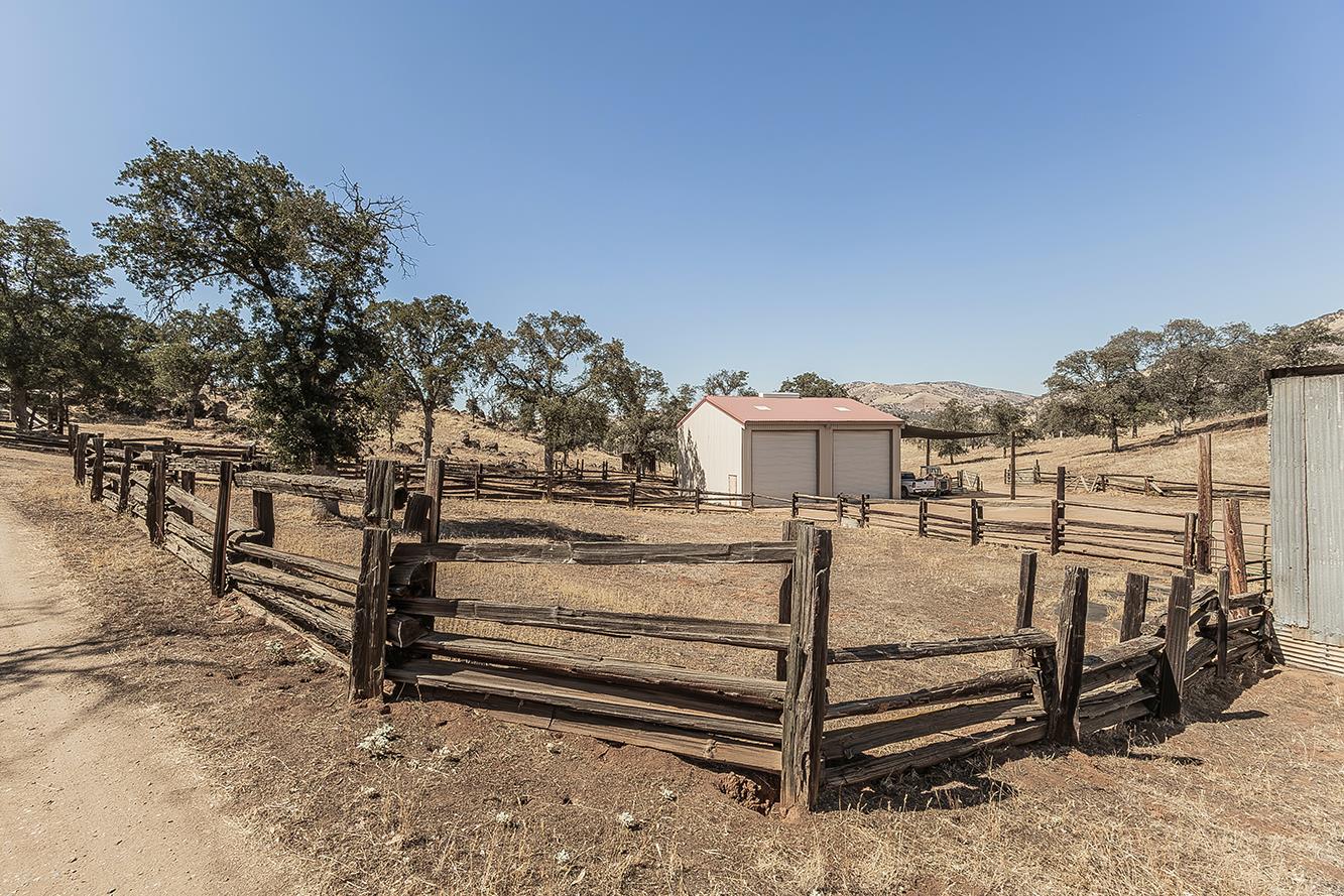 22085 Watts Valley Road Sanger, CA 93657 - Photo 44 of 98