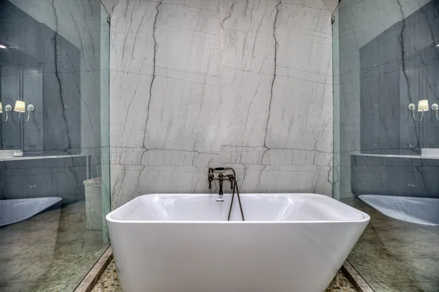 $4,708,146 | 8146 Thompson Lake Drive, Missouri City, TX 77459