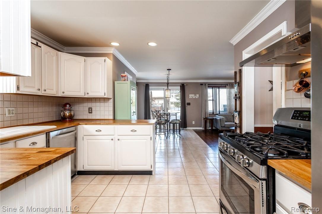 1242 Hampton Road Grosse Pointe, MI 48236 - Photo 11 of 50 1242 Hampton Small020.jpg