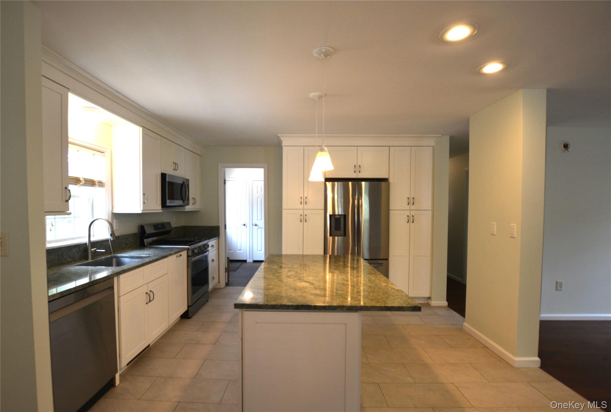 1661 Old Country Road, Unit 516 Riverhead, NY 11901 - Photo 10 of 24