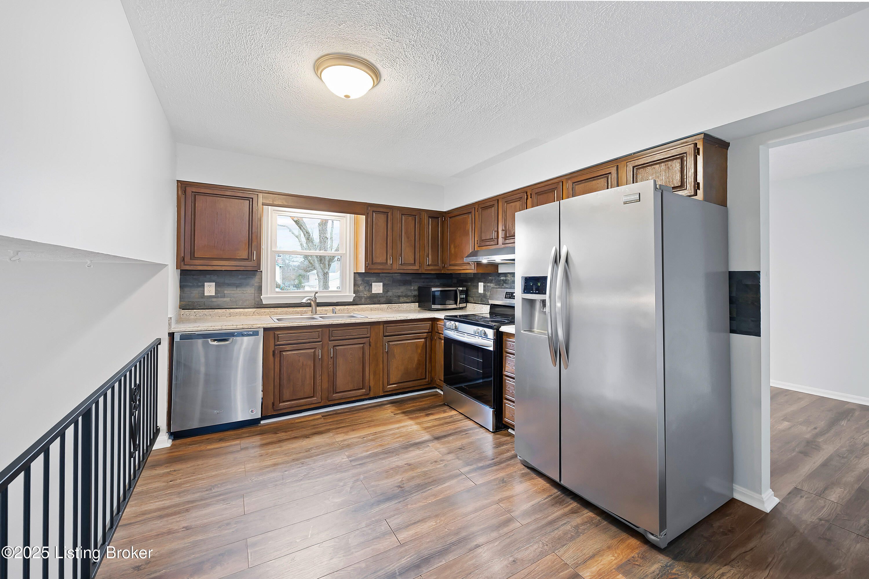 10504 St Rene Road Louisville, KY 40299 - Photo 7 of 30 007