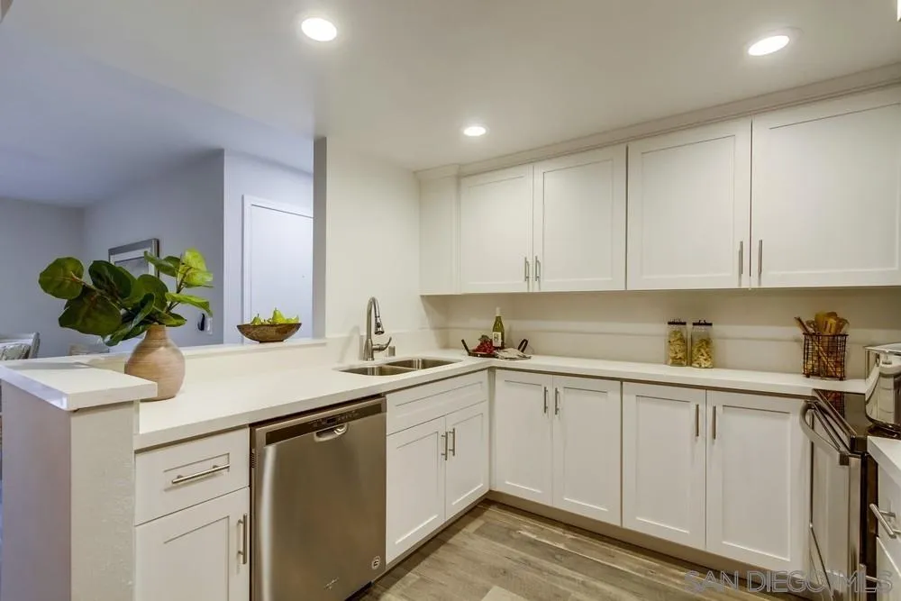 6006 Rancho Mission Road, Unit 298 San Diego, CA 92108 - Photo 3 of 11 Gallery Image 3