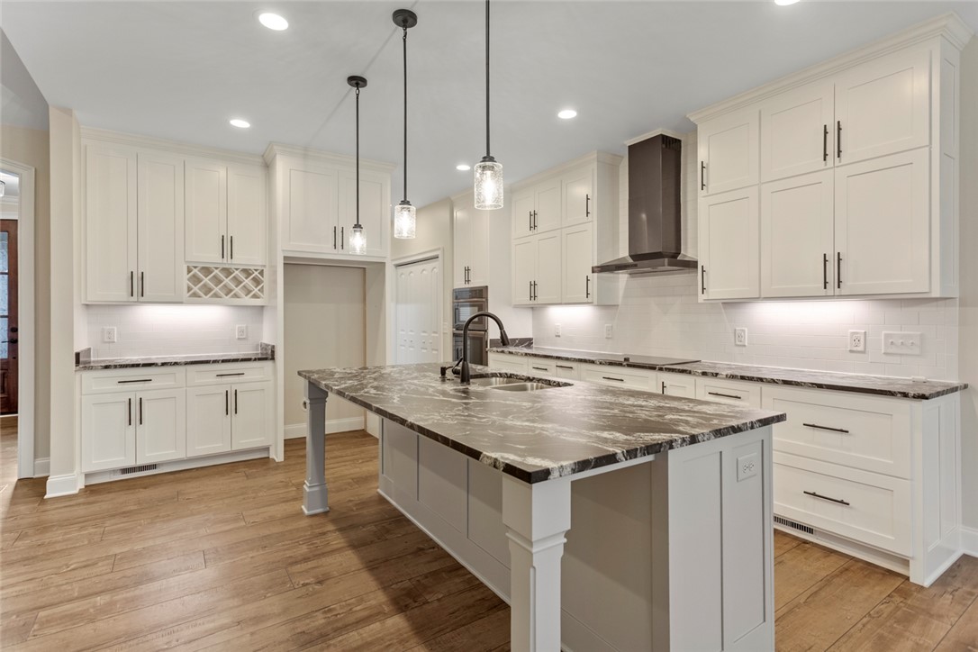 340 Fiddlers Way Seneca, SC 29678 - Photo 13 of 40 Gorgeous Kitchen