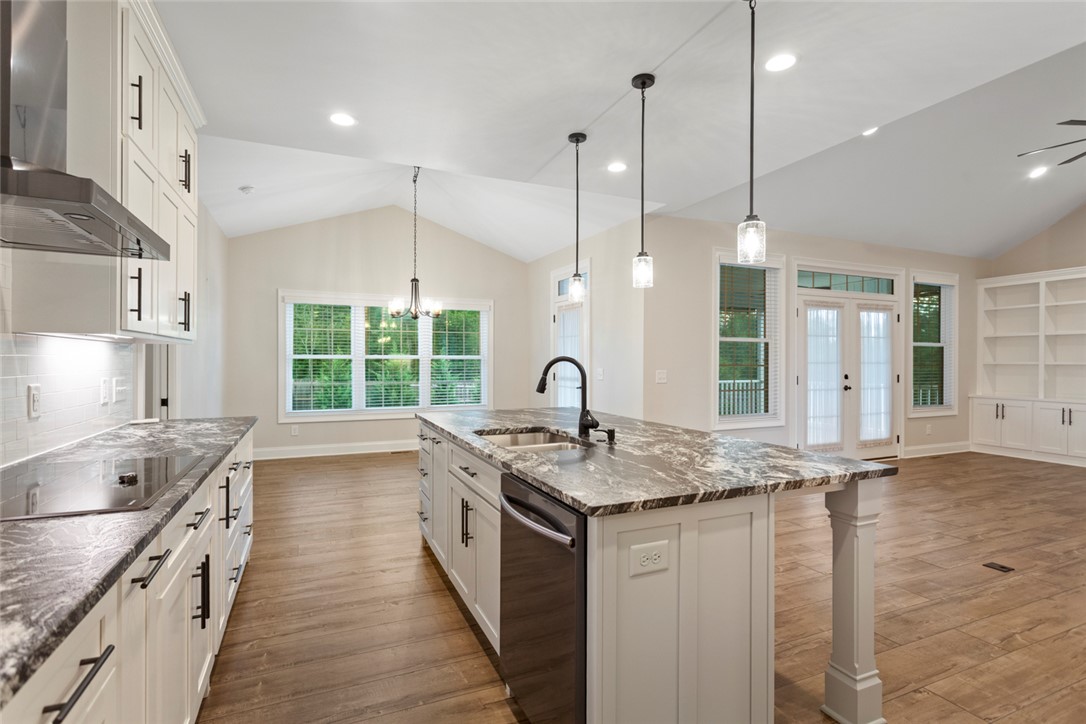 340 Fiddlers Way Seneca, SC 29678 - Photo 15 of 40 Kitchen