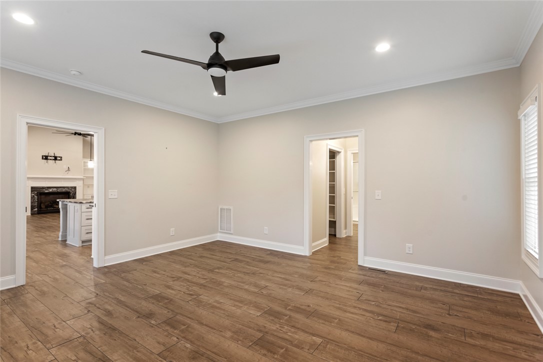 340 Fiddlers Way Seneca, SC 29678 - Photo 22 of 40 Primary Bedroom