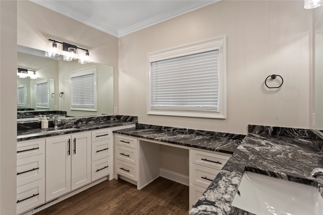 340 Fiddlers Way Seneca, SC 29678 - Photo 25 of 40 Primary Bath