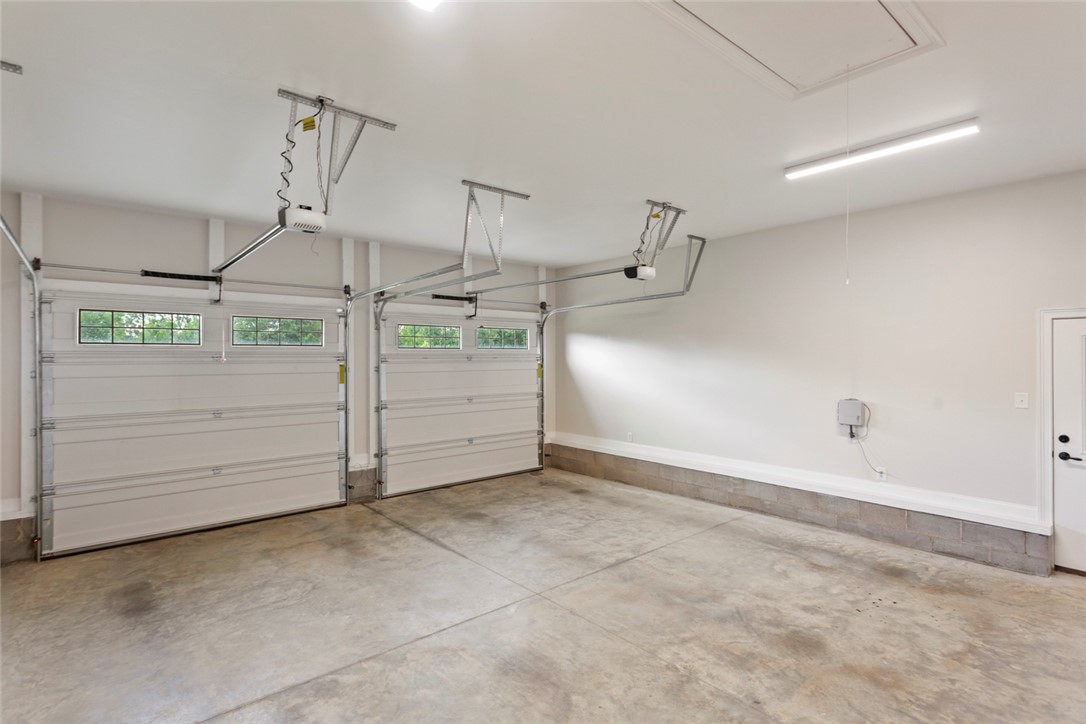 340 Fiddlers Way Seneca, SC 29678 - Photo 31 of 40 2 car Garage