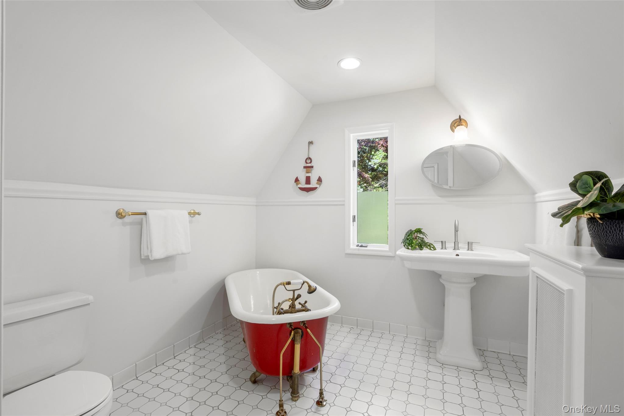 63 Rye Road Rye, NY 10580 - Photo 27 of 50 Whimsical clawfoot tub and and charming architectural lines