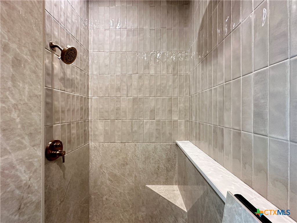 418 Dos Rios Drive Belton, TX 76513 - Photo 32 of 41 a bathroom with a shower
