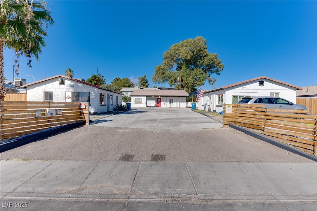 309 North 16th Street, Unit A Las Vegas, NV 89101 - Photo 18 of 23 View of front of home