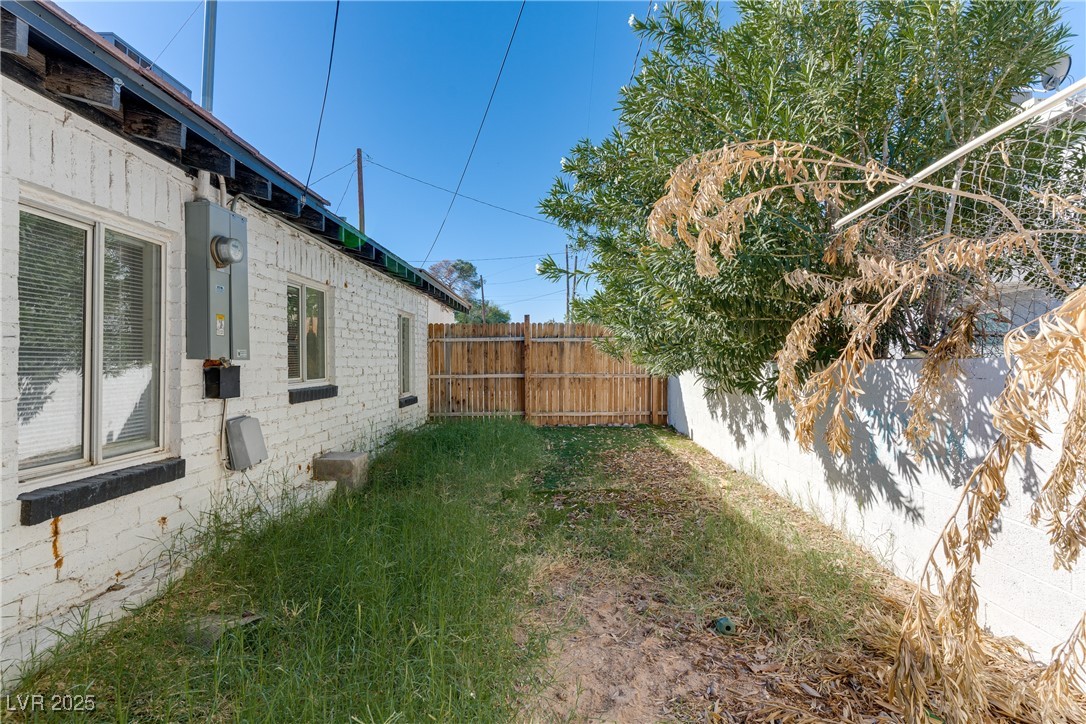 309 North 16th Street, Unit A Las Vegas, NV 89101 - Photo 23 of 23 View of fenced backyard