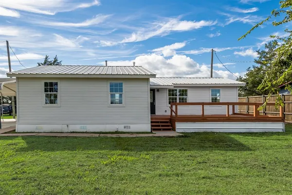 a front view of house with yard