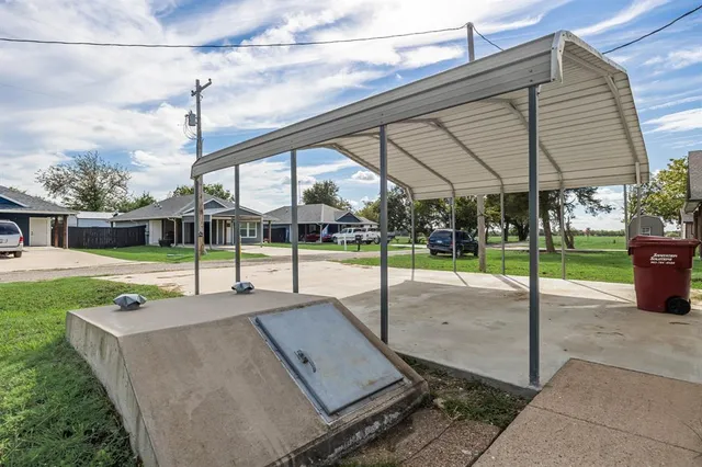 $199,000 | 307 South Elm Street, Leonard, TX 75452