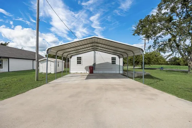 $199,000 | 307 South Elm Street, Leonard, TX 75452