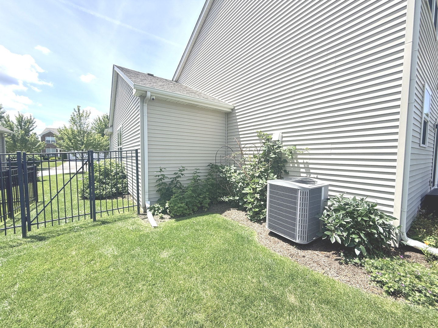 327 Shelbourne Road Volo, IL 60073 - Photo 32 of 43