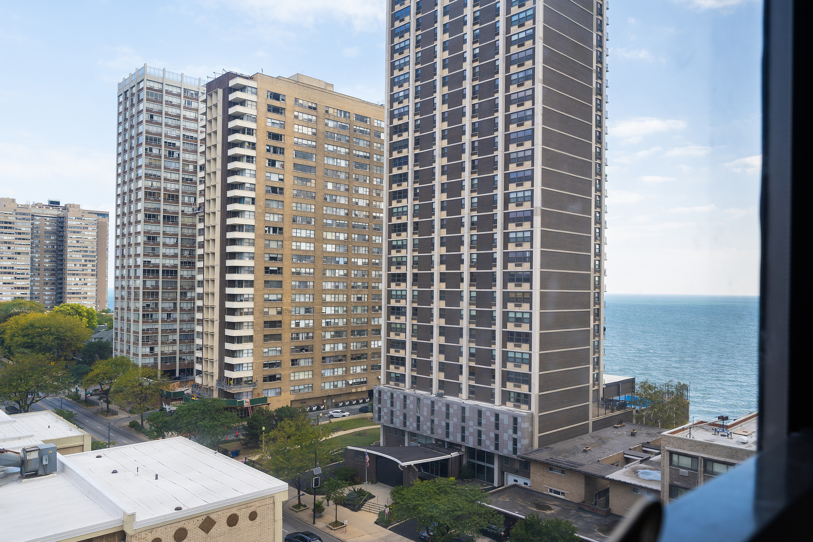 6118 North Sheridan Road, Unit 1003 Chicago, IL 60660 - Photo 3 of 11 a view of a building with a yard