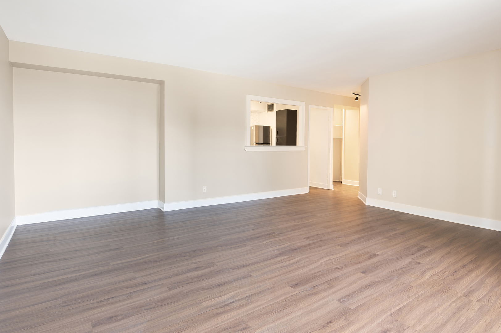 6118 North Sheridan Road, Unit 1003 Chicago, IL 60660 - Photo 6 of 11 a view of an empty room with wooden floor