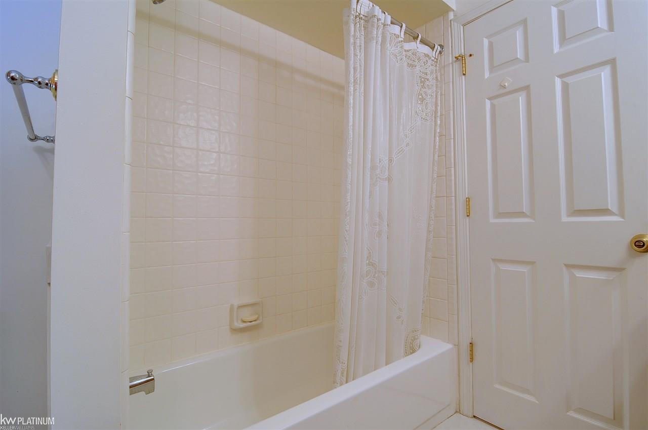 1646 Sumac Drive Rochester Hills, MI 48309 - Photo 22 of 37