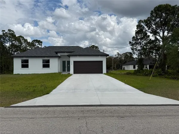 $2,400 | 1089 Eisenhower Boulevard, Lehigh Acres, FL 33974