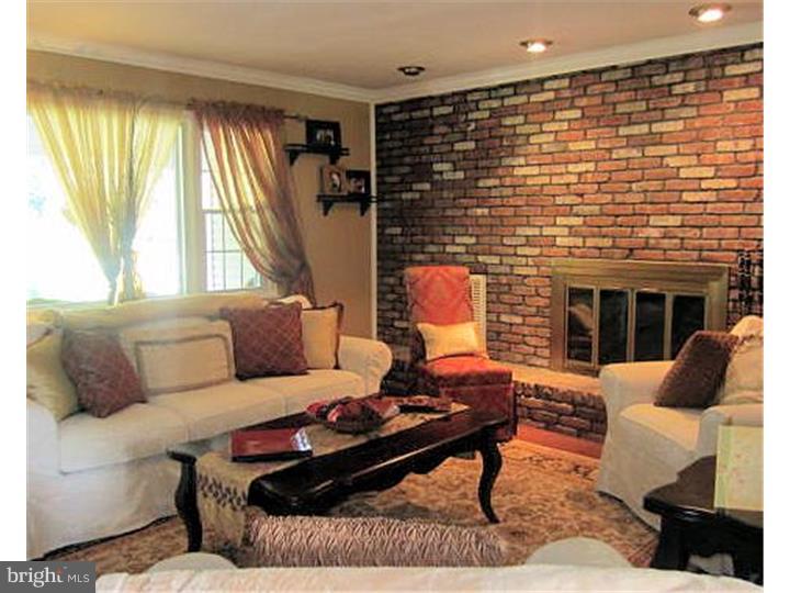 8 Exeter Road East Windsor, NJ 08520 - Photo 10 of 25 Family Room