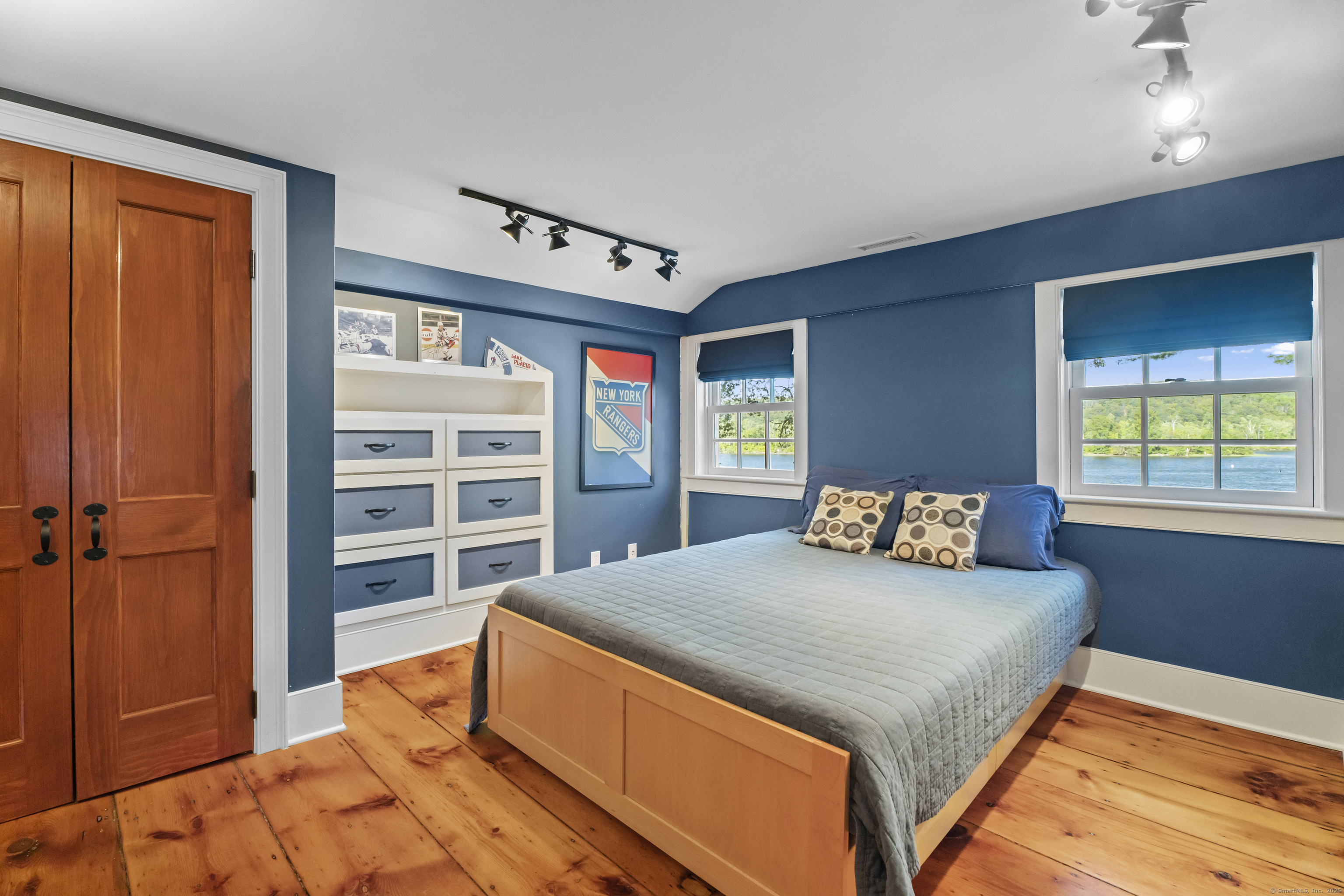 288 Middlesex Turnpike Chester, CT 06412 - Photo 23 of 38 Upper level bedroom