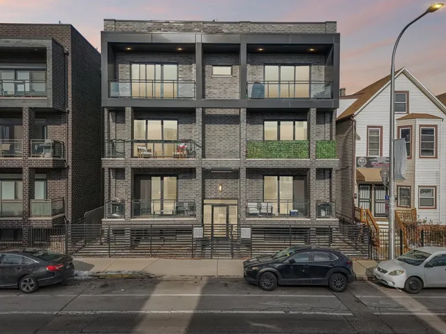$625,000 | 3616 West Diversey Avenue, Unit 2W, Chicago, IL 60647