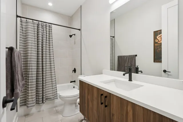 $599,000 | 3616 West Diversey Avenue, Unit 2W, Chicago, IL 60647