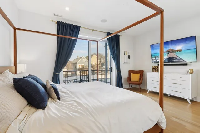 $599,000 | 3616 West Diversey Avenue, Unit 2W, Chicago, IL 60647