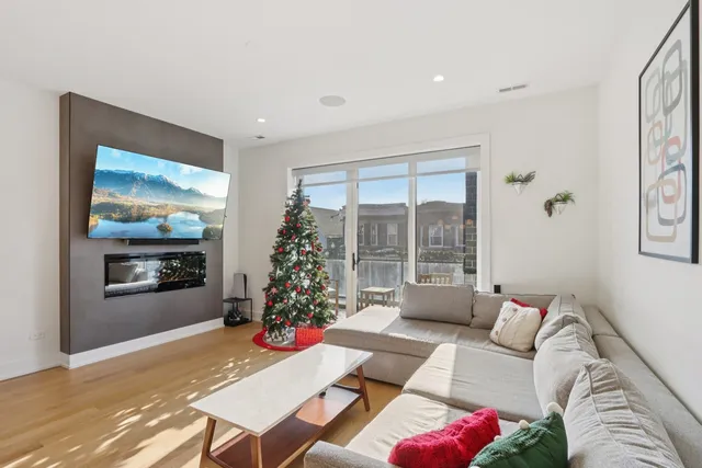 $599,000 | 3616 West Diversey Avenue, Unit 2W, Chicago, IL 60647