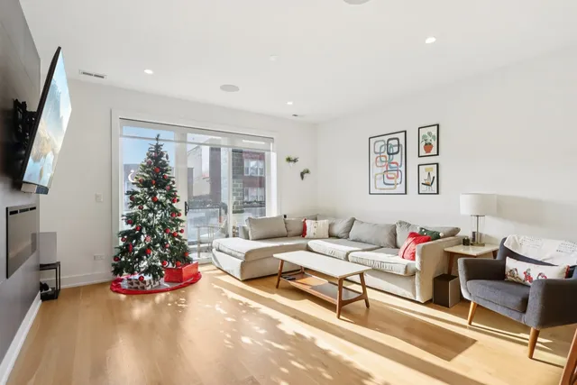 $599,000 | 3616 West Diversey Avenue, Unit 2W, Chicago, IL 60647