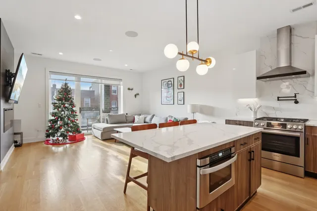 $599,000 | 3616 West Diversey Avenue, Unit 2W, Chicago, IL 60647