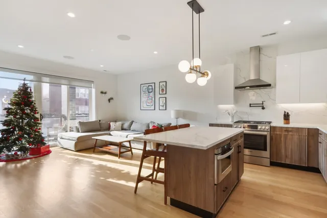 $599,000 | 3616 West Diversey Avenue, Unit 2W, Chicago, IL 60647